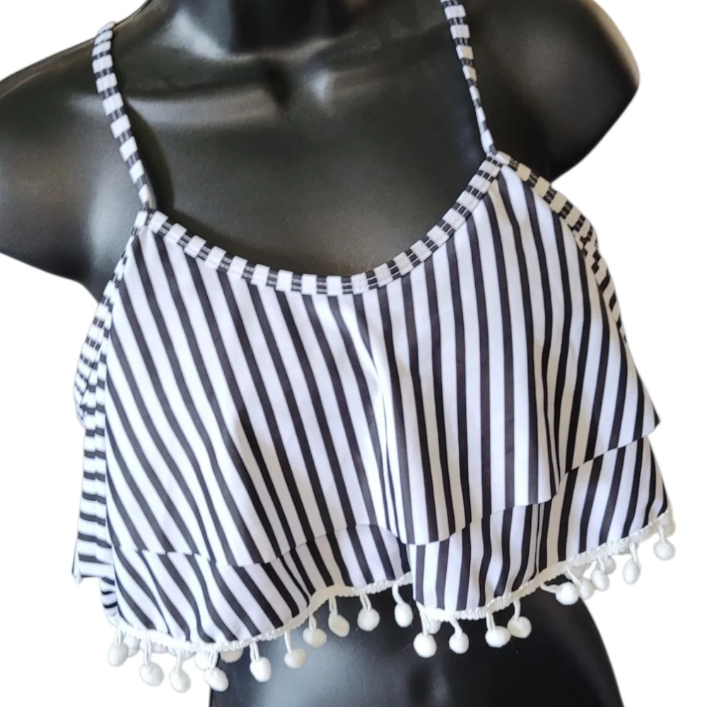 Unbranded black & white striped bikini top Size M - Picture 2 of 3